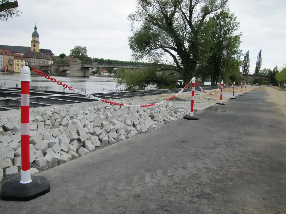 TEMKA Absperrpfosten Multi-Max rot/weiß retroreflektierend, 63 x 1000 mm Geprüft